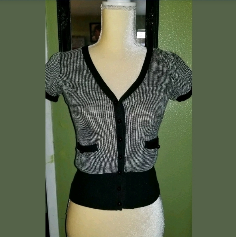 Betsey Johnson checkered Cardigan w/pockets